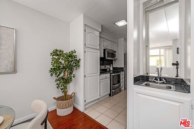 540 Kelton Avenue 105, Los Angeles, CA 90024