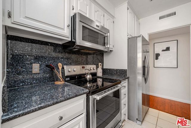 540 Kelton Avenue 105, Los Angeles, CA 90024
