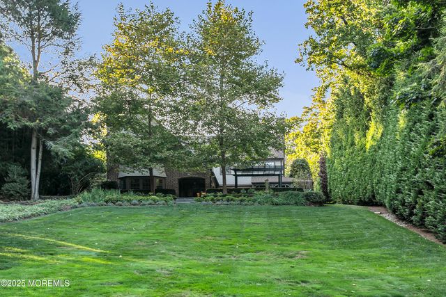 69 W River Road, Rumson, NJ 07760