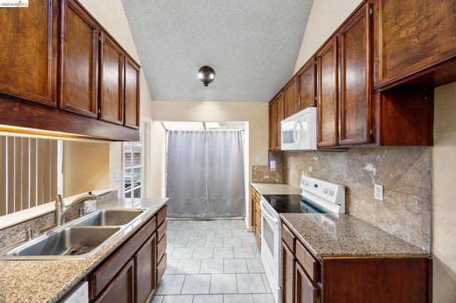 1694 Somerset Place, Antioch, CA 94509