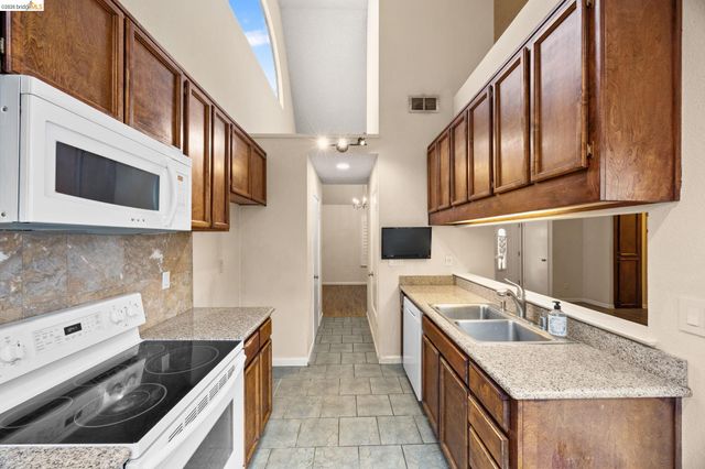 1694 Somerset Place, Antioch, CA 94509