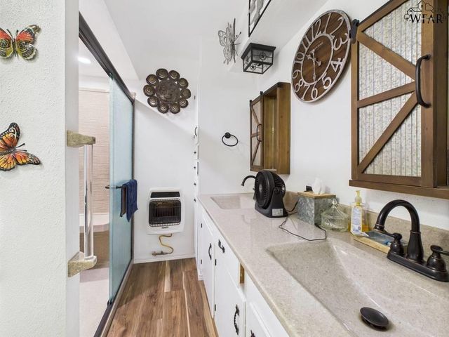 515 N WICHITA, Electra, TX 76360