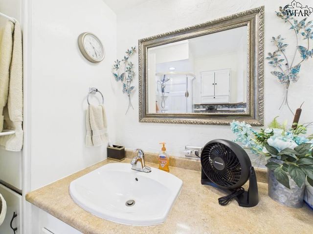 515 N WICHITA, Electra, TX 76360