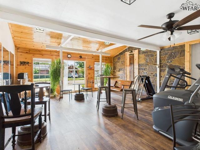 515 N WICHITA, Electra, TX 76360