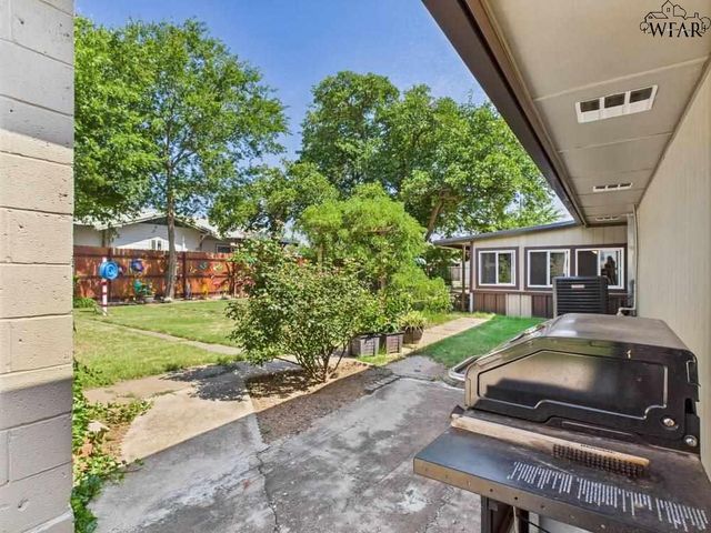 515 N WICHITA, Electra, TX 76360