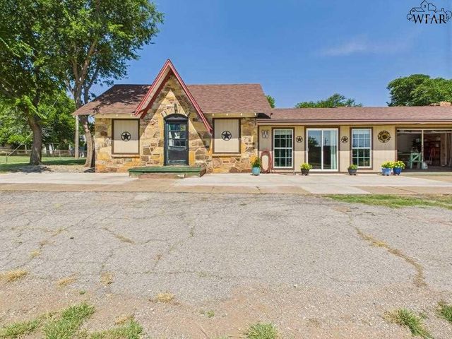 515 N WICHITA, Electra, TX 76360