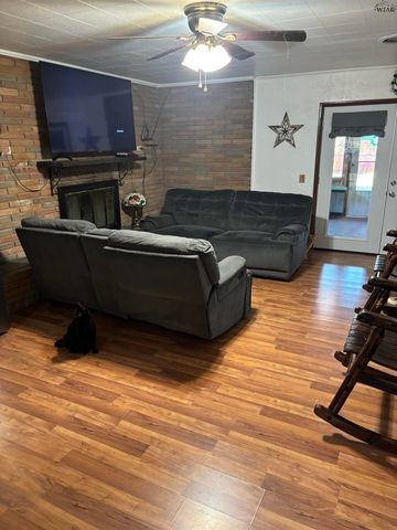 515 N WICHITA, Electra, TX 76360