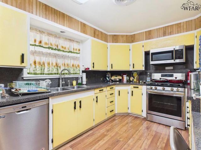 515 N WICHITA, Electra, TX 76360