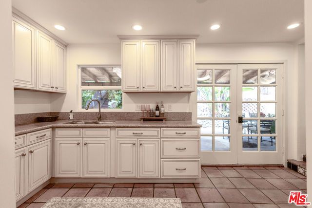 927 Pine Grove Avenue, Los Angeles, CA 90042
