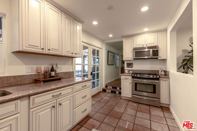 927 Pine Grove Avenue, Los Angeles, CA 90042