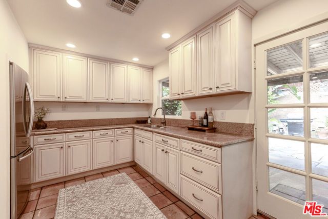 927 Pine Grove Avenue, Los Angeles, CA 90042