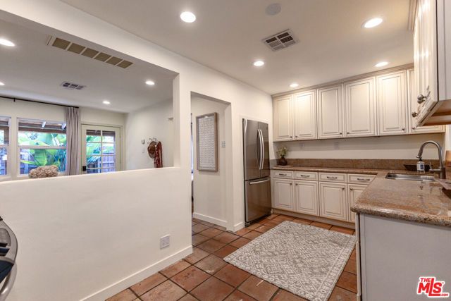 927 Pine Grove Avenue, Los Angeles, CA 90042