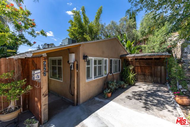 927 Pine Grove Avenue, Los Angeles, CA 90042