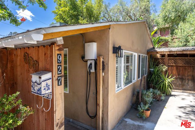 927 Pine Grove Avenue, Los Angeles, CA 90042