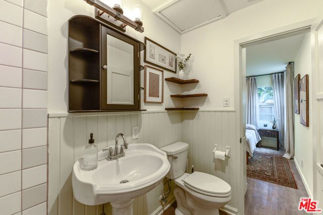 927 Pine Grove Avenue, Los Angeles, CA 90042