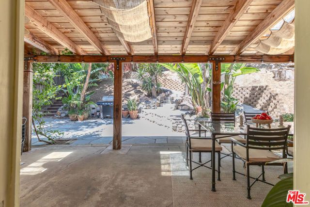 927 Pine Grove Avenue, Los Angeles, CA 90042