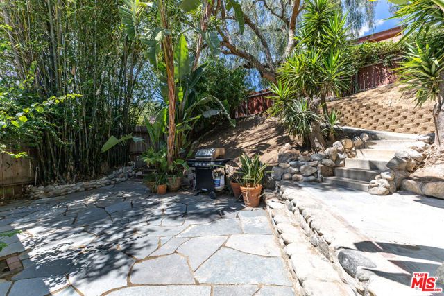 927 Pine Grove Avenue, Los Angeles, CA 90042