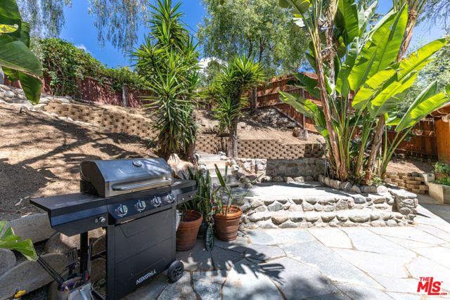 927 Pine Grove Avenue, Los Angeles, CA 90042