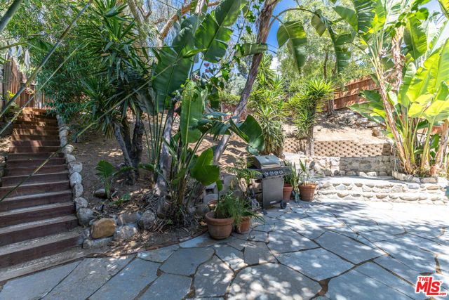 927 Pine Grove Avenue, Los Angeles, CA 90042