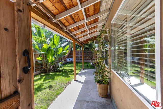 927 Pine Grove Avenue, Los Angeles, CA 90042