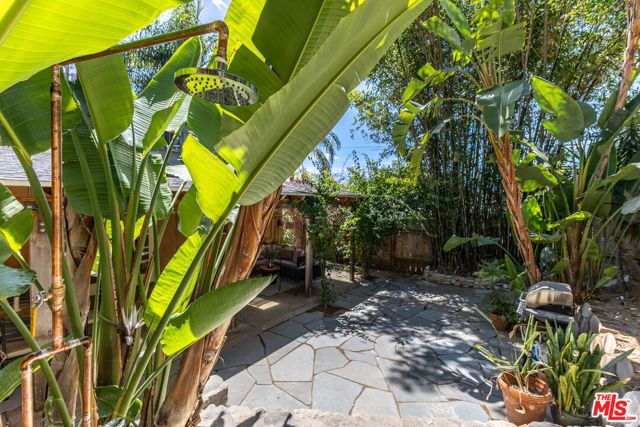 927 Pine Grove Avenue, Los Angeles, CA 90042