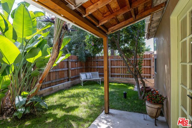 927 Pine Grove Avenue, Los Angeles, CA 90042