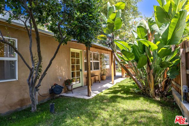 927 Pine Grove Avenue, Los Angeles, CA 90042