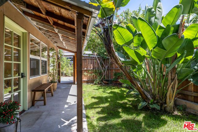 927 Pine Grove Avenue, Los Angeles, CA 90042