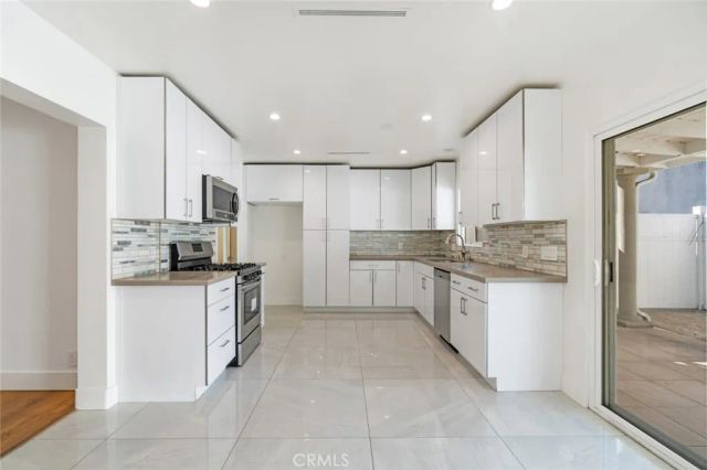 6015 Laurelgrove, North Hollywood, CA 91606