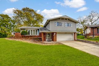 15251 Colina Avenue, Oak Forest, IL 60452