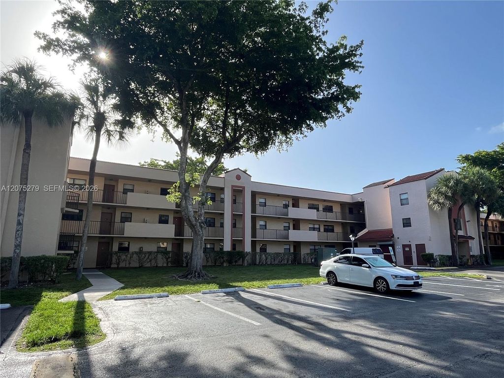 3252 Foxcroft Road 104, Miramar, FL 33025