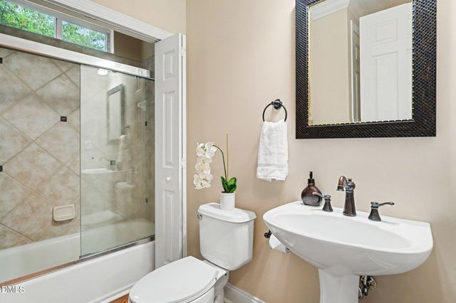 1905 Falls Farm Crsg Crossing, Raleigh, NC 27614
