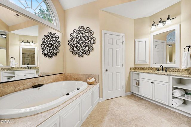 1905 Falls Farm Crsg Crossing, Raleigh, NC 27614