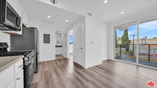 667 N Wilton Place 405, Los Angeles, CA 90004