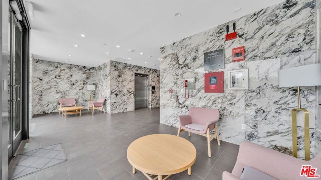 667 N Wilton Place 405, Los Angeles, CA 90004