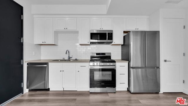 667 N Wilton Place 405, Los Angeles, CA 90004