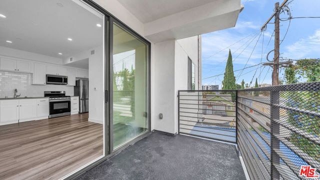 667 N Wilton Place 405, Los Angeles, CA 90004