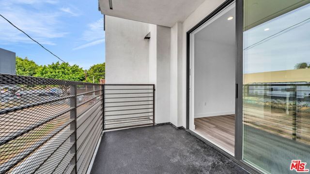 667 N Wilton Place 405, Los Angeles, CA 90004