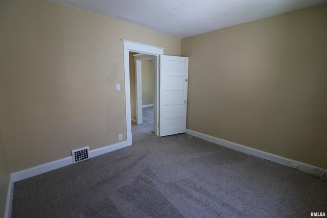 1918 W CLARKE Avenue, West Peoria, IL 61604