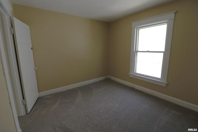 1918 W CLARKE Avenue, West Peoria, IL 61604