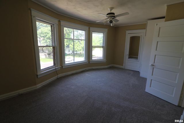 1918 W CLARKE Avenue, West Peoria, IL 61604