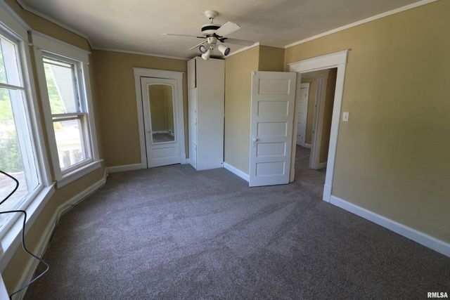 1918 W CLARKE Avenue, West Peoria, IL 61604