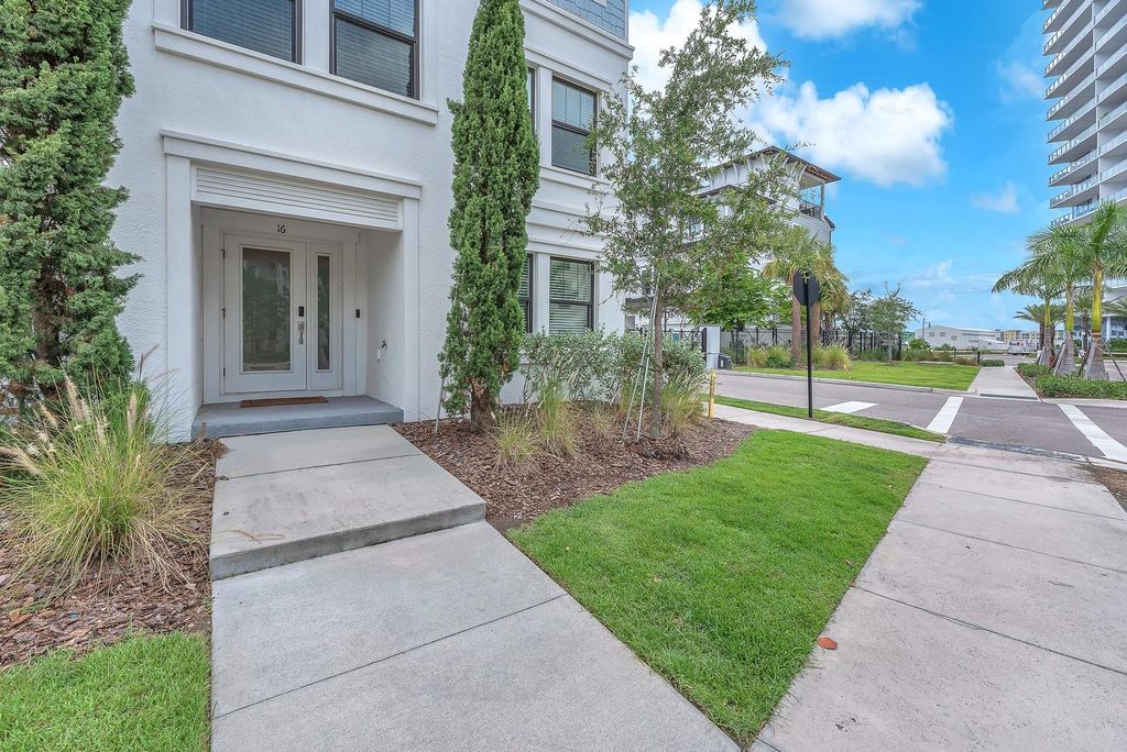 Image 3 of property listing at 5351 BRIDGE STREET 16, Tampa, FL 33611