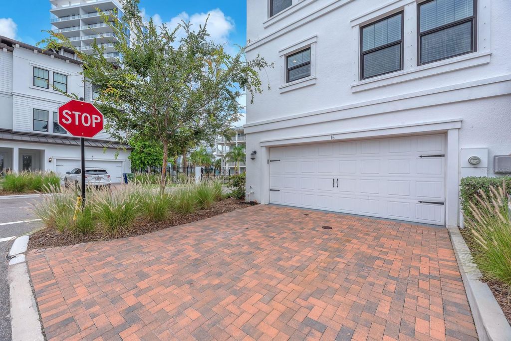 Image 37 of property listing at 5351 BRIDGE STREET 16, Tampa, FL 33611