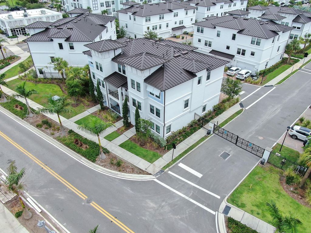 Image 5 of property listing at 5351 BRIDGE STREET 16, Tampa, FL 33611