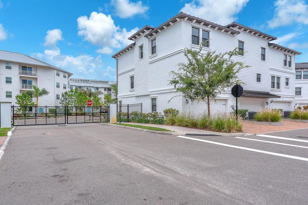 Image 43 of property listing at 5351 BRIDGE STREET 16, Tampa, FL 33611