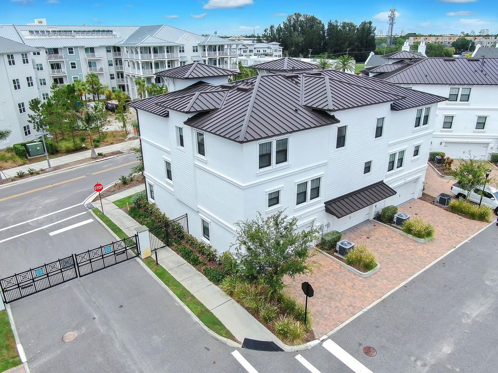 Image 44 of property listing at 5351 BRIDGE STREET 16, Tampa, FL 33611