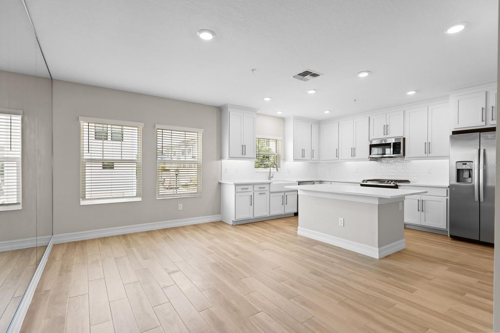Image 9 of property listing at 5351 BRIDGE STREET 16, Tampa, FL 33611