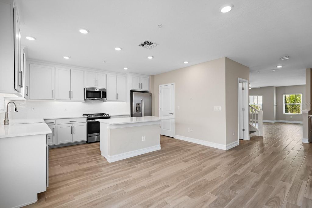 Image 10 of property listing at 5351 BRIDGE STREET 16, Tampa, FL 33611