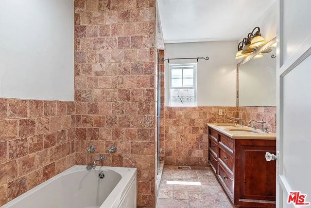 8230 Blackburn Avenue, Los Angeles, CA 90048